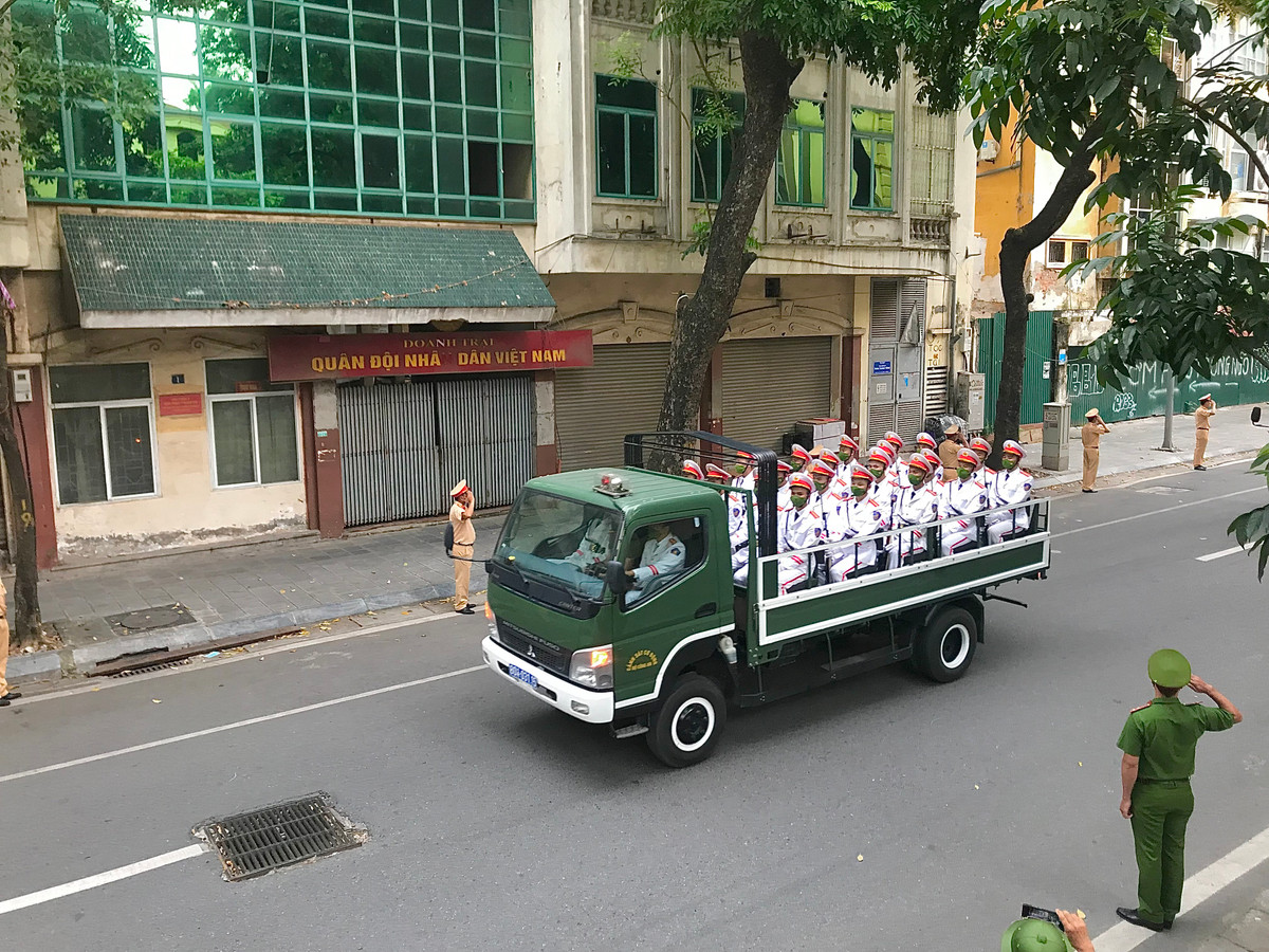 Đoàn xe đưa tiễn 3 chiến sĩ PCCC hy sinh.