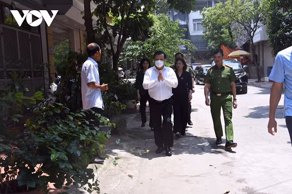 Bí thư Hà Nội chia buồn với gia đình 3 cảnh sát PCCC vừa hy sinh Bi thu Ha Noi chia buon voi gia dinh 3 canh sat PCCC vua hy sinh