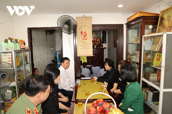 Sáng 2/8, Chủ tịch UBND TP Hà Nội cũng yêu cầu khẩn trương có hình thức truy tặng khen thưởng các cán bộ, chiến sỹ PCCC đã hy sinh bảo vệ nhân dân. (Ảnh: VOV)