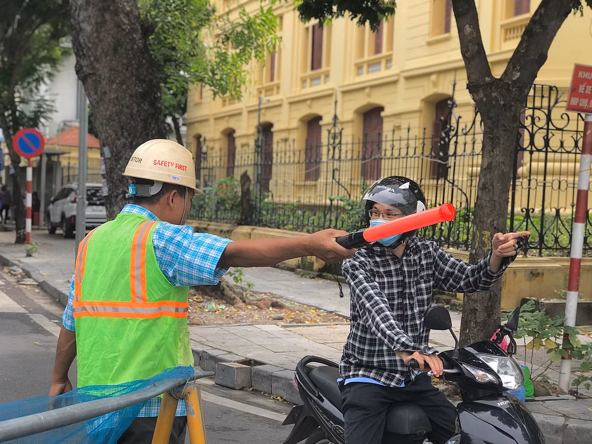 Tổ chức giao thông một chiều đối với các phương tiện ô tô lưu thông trên phố Quán Sứ (đoạn từ Lý Thường Kiệt đến Trần Hưng Đạo).