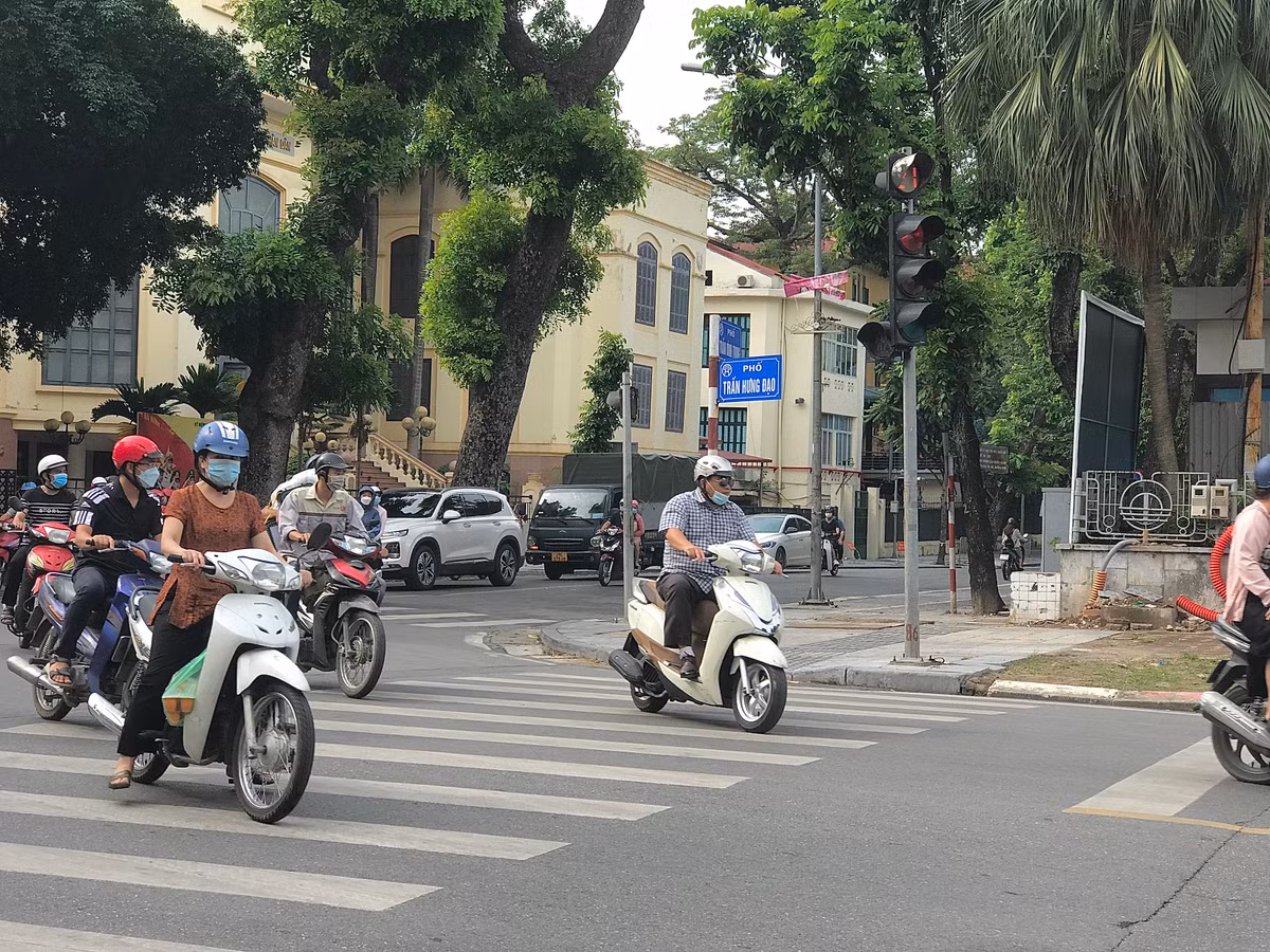 Sáng 20/8, đơn vị đã tổ chức rào chắn tạm, vận hành thử phương án phân luồng, tổ chức giao thông trên phố Trần Hưng Đạo.