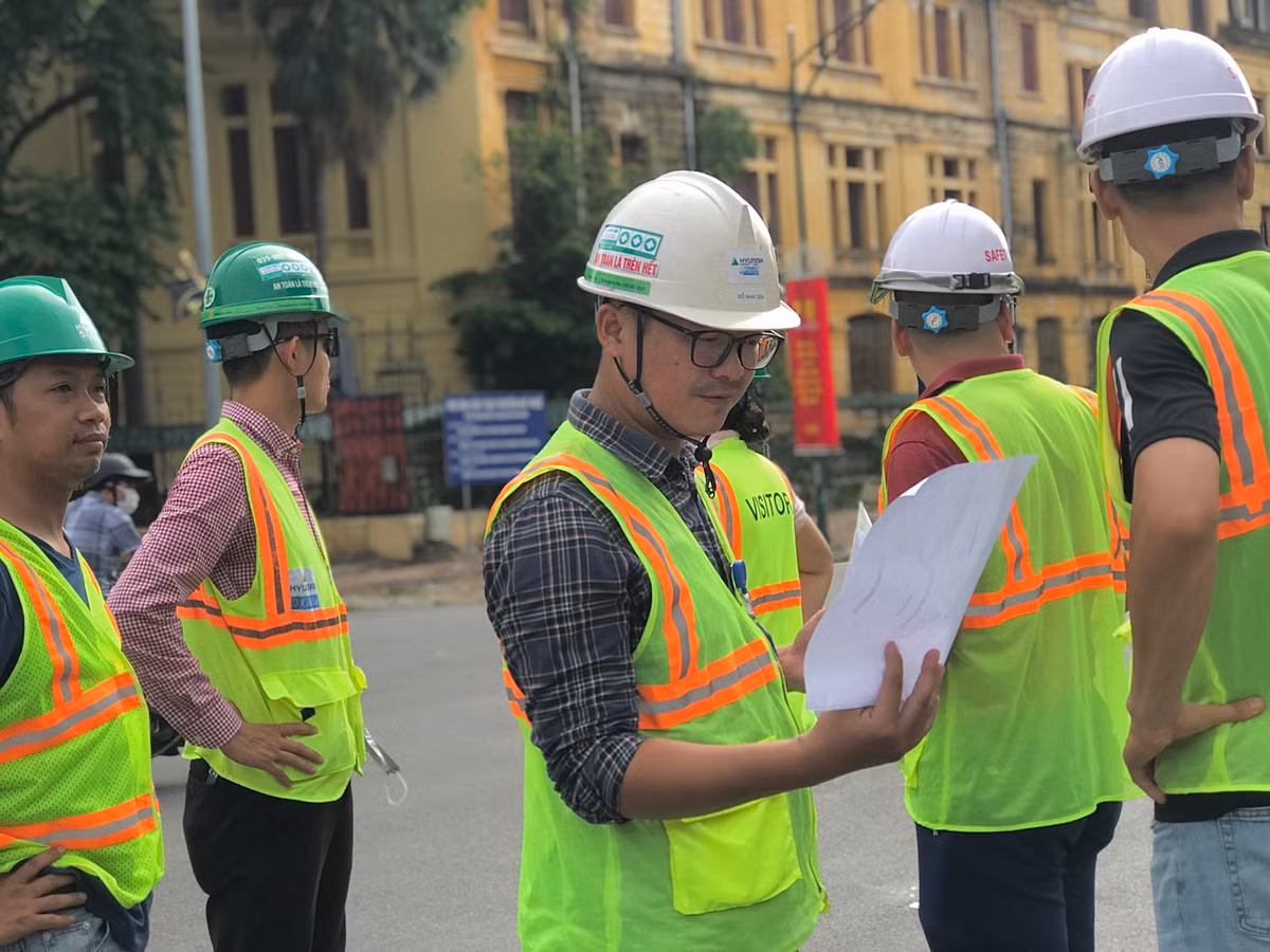 Chuẩn bị công tác phân luồng giao thông.