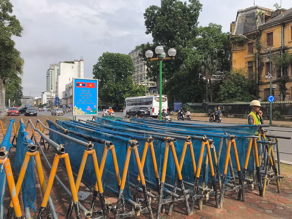 Các rào chắn để phân luồng tạm thời.