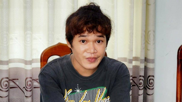  Bị la rầy, nam thanh niên đâm cha dượng tử vong: Sáng 29/8, Công an tỉnh An Giang thông tin, Cơ quan CSĐT nơi đây vừa ra lệnh tạm giữ hình sự Huỳnh Văn Sang (SN 1997, ngụ TP Long Xuyên, tỉnh An Giang). Ngày 28/8, Sang dùng dao đâm ông Ơn (cha dượng, SN 1950, ngụ tỉnh Bạc Liêu) đến tử vong. Sau đó Sang được mẹ đưa đến công an đầu thú. Tại cơ quan công an, Sang khai nhận, đã ra tay với cha dượng là vì bị người này la rầy, sinh bực tức. 