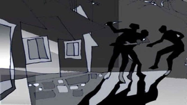  Thiếu niên bị đâm chết sau khi rủ bạn đi giải quyết mâu thuẫn: Ngày 16/8, Phòng Cảnh sát hình sự Công an tỉnh Đồng Nai điều tra vụ ẩu đả khiến một thanh niên tử vong. Được biết, Phạm Nguyễn Ngọc Tiến (16 tuổi, ngụ tại phường Tam Hiệp, TP Biên Hòa) và Đoàn Thanh Thiện (19 tuổi, ngụ phường Tân Mai, TP Biên Hòa) có mâu thuẫn tình cảm. Tối 13/8, Tiến cùng bạn mình đến tìm gặp Thiện ở khu vực phường Tân Mai. Tại đây, khi thấy Thiện và Trần Thanh Tâm (16 tuổi, quê tỉnh Cà Mau) đang đi bộ, nhóm của Tiến đã dùng gạch ném nhưng không trúng. Sau đó, Tiến bị Thiện và Tâm dùng dao tấn công đến tử vong . Hiện cơ quan công an đã bắt giữ Thiện và Tâm để phục vụ công tác điều tra.