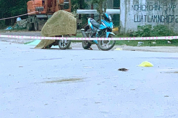  Hỗn chiến trong đêm khiến bốn người thương vong: Khoảng 2h ngày 12/8, trên Quốc lộ 48 (đoạn qua xã Châu Hội, huyện Quỳ Châu, Nghệ An), 2 nhóm thanh thiếu niên (gồm 5 người xã Châu Nga, 7 người xã Châu Hội) xảy ra mâu thuẫn, ẩu đả. Vụ việc khiến em L.V.S. (SN 2005), H.V.D. (SN 2004) tử vong tại chỗ, 2 người khác bị thương được người dân đưa đi cấp cứu. Hiện nguyên nhân vụ việc đang được điều tra làm rõ.