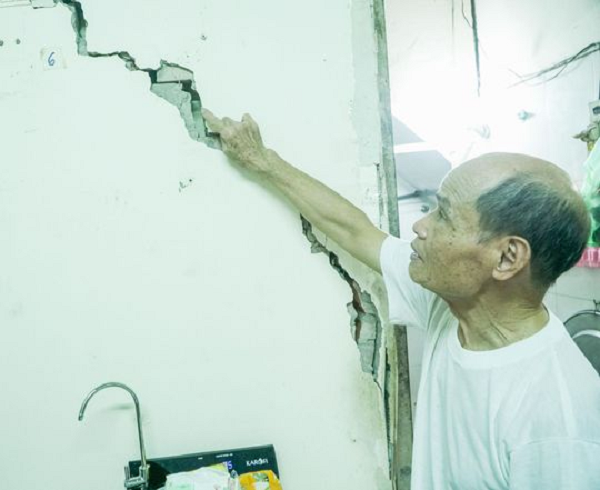 Ngôi nhà được "chống nạng" tạm thời do chịu sự ảnh hưởng bởi việc thi công ga ngầm dự án Nhổn - ga Hà Nội (dài 4 km từ ga S9 tới S12).