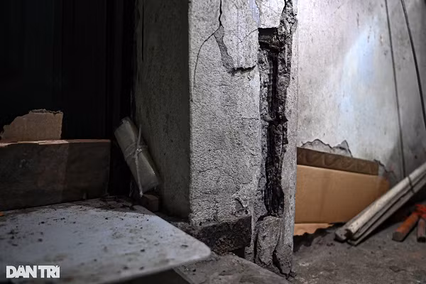 Trao đổi với PV Dân trí, lãnh đạo UBND phường Ngọc Khánh (quận Ba Đình, Hà Nội) cho biết, chính quyền địa phương nhận được đơn thư phản ánh của các hộ gia đình tại số nhà 431 đường Kim Mã. (Ảnh: Dân trí)