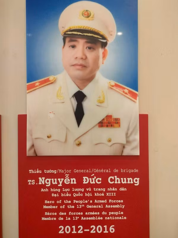 Thiếu tướng Nguyễn Đức Chung sinh năm 1967. Quê quán: Yển Khê, Thanh Ba, Phú Thọ. Chức vụ: Giám đốc CATP từ năm 2012 -2015