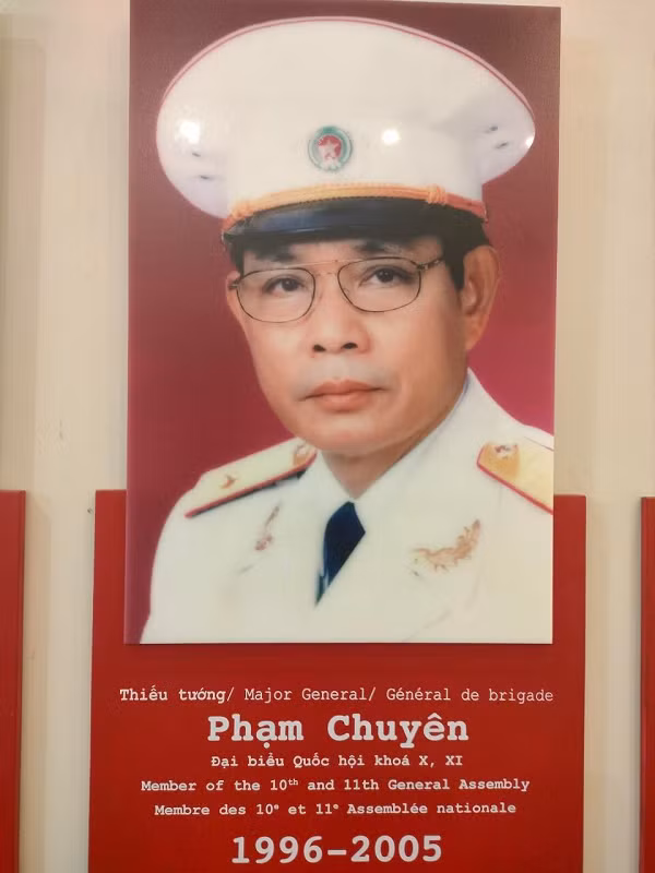 Thiếu tướng Phạm Chuyên sinh năm 1943. Quê quán: Hồng Thái, Kiến Xương, Thái Bình. Chức vụ: Giám đốc CATP từ năm 1996 – 2005