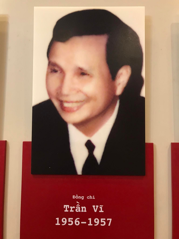 Đồng chí Trần Vỹ (Nguyễn Văn Tích) sinh năm 1925. Quê quán: Nghĩa Hiệp, Yên Mỹ, Hưng Yên. Chức vụ: Giám đốc Sở Công an Hà Nội từ năm 1956 – 1957, sau là Chủ tịch UBND thành phố Hà Nội