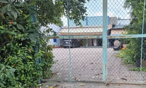  Bắn chết bác ruột vì mâu thuẫn đất đai: Mới đây, Công an tỉnh Đồng Nai tạm giữ Huỳnh Nhật Quang (24 tuổi, ngụ xã Long Phước, huyện Long Thành) để điều tra về hành vi giết người. Theo điều tra, Quang và bác ruột là ông Huỳnh Tr. có mâu thuẫn liên quan đến đất đai do ông bà để lại. Trong đám giỗ của mẹ ông Tr. cũng là bà nội Quang thì giữa bác cháu lại xảy ra cãi vã, xô xát. Do vẫn ấm ức với cháu, nên tối 25/7, ông Tr. rủ người bạn là ông L.N.V đến nhà Quang để giải quyết mâu thuẫn. Tuy nhiên khi ông L.N.V đến nhà thì bị Quang dùng súng tự chế bắn tử vong. Quang bị bắt giữ ngay sau đó để điều tra. 