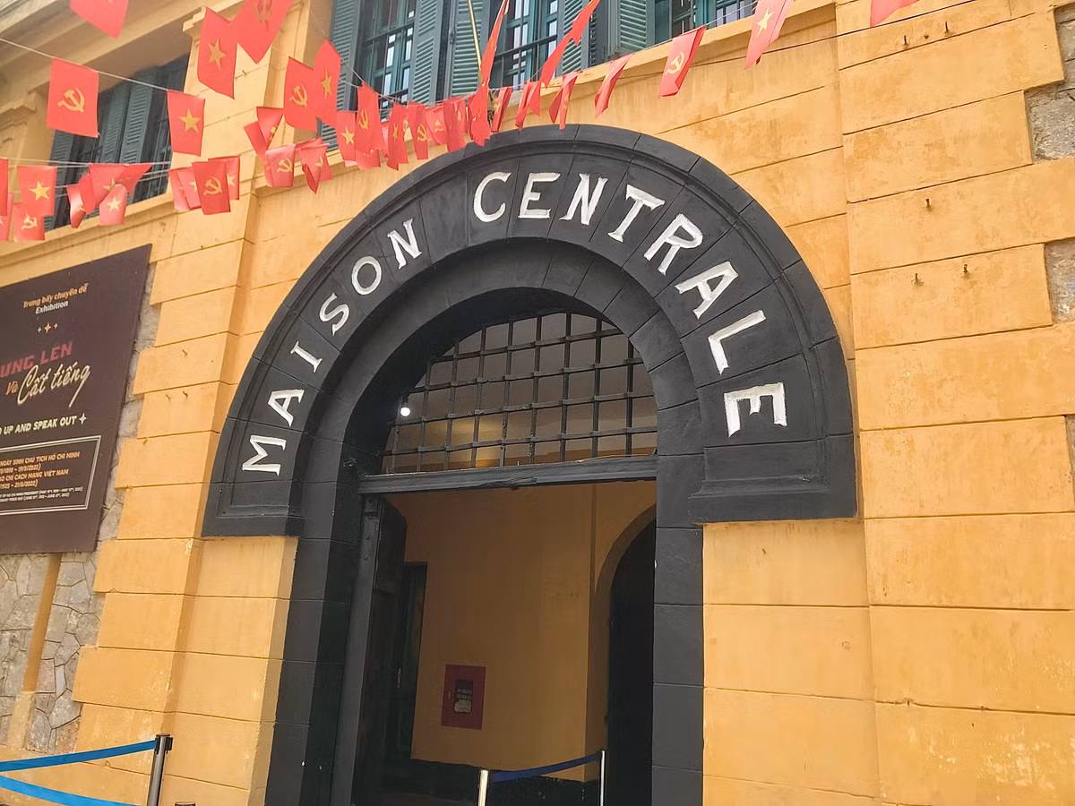 Nha tu Hoa Lo, khu di tich lich su “hot” nhat hien nay-Hinh-2