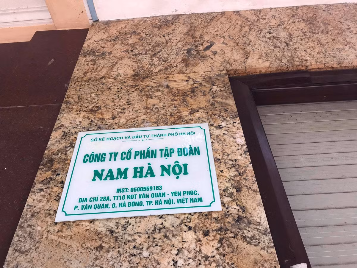 Cty Minh Quan no 6 thang luong cong nhan moi truong: Nhieu “phot” van trung thau “khung“-Hinh-4