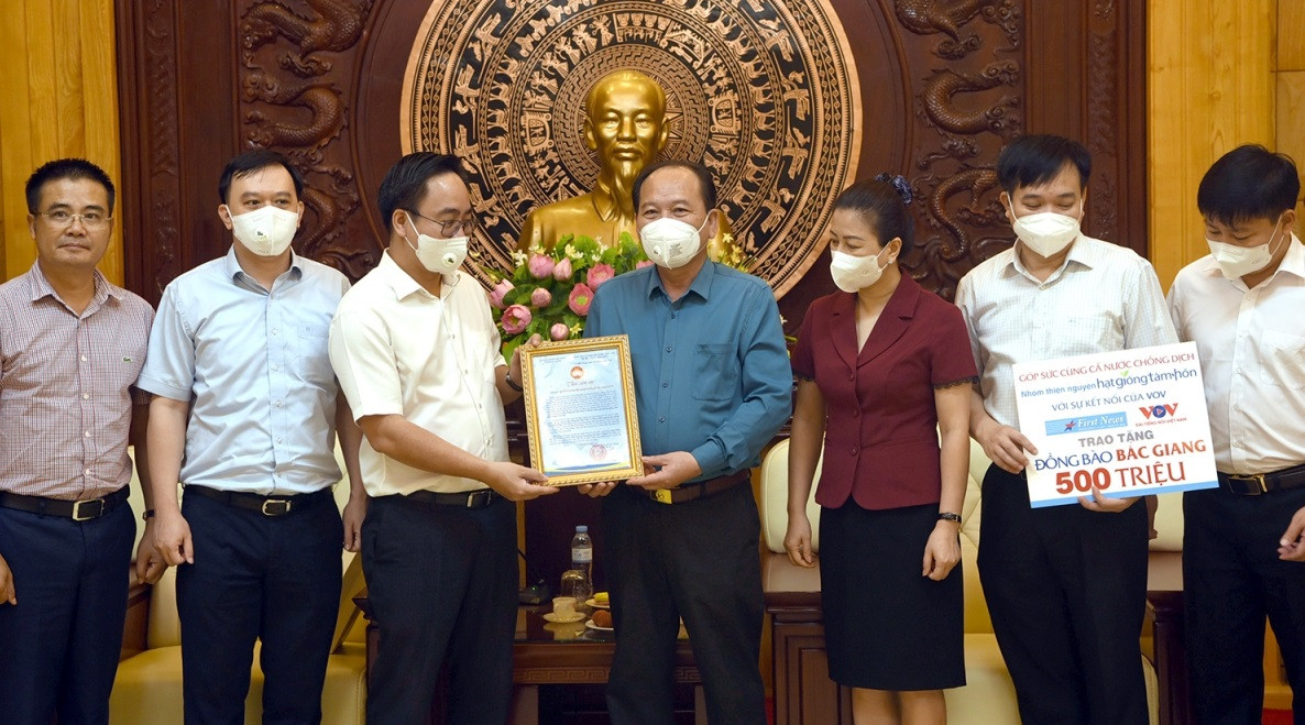 Bao chi chung tay day lui Covid-19: Tu hao tinh than 