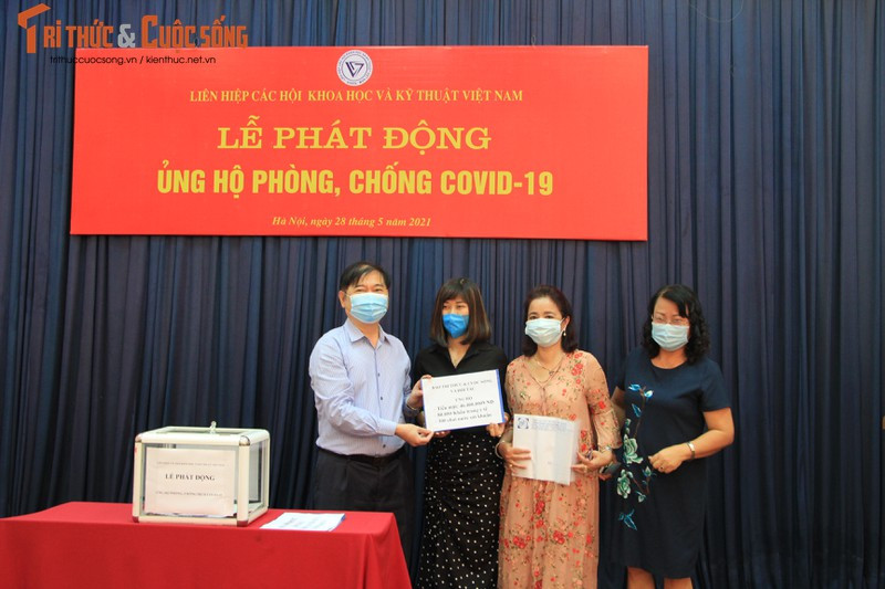 Bao chi chung tay day lui Covid-19: Tu hao tinh than 