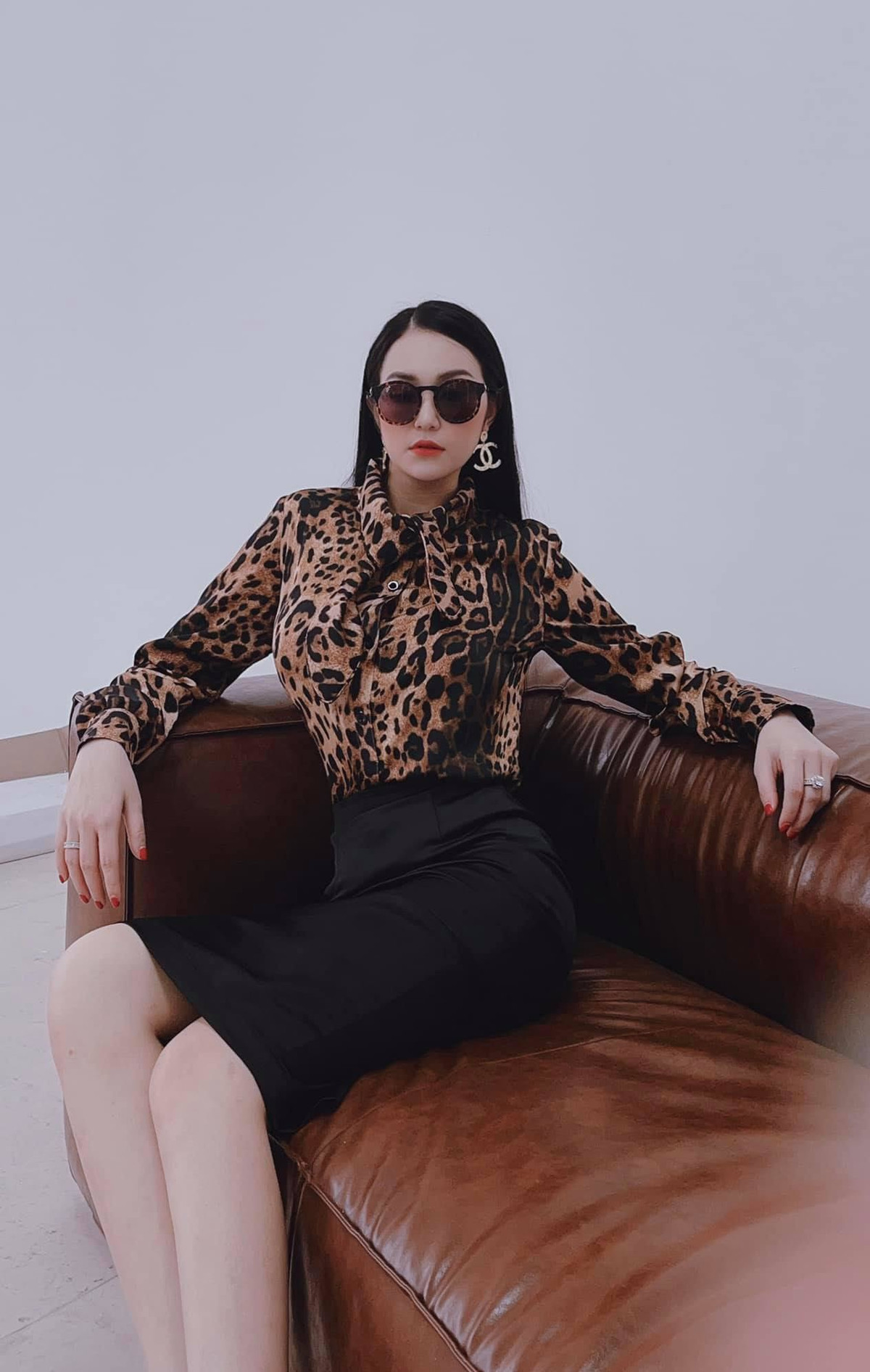 Vo kem 12 tuoi xinh dep, giau co cua Tuan Hung-Hinh-16