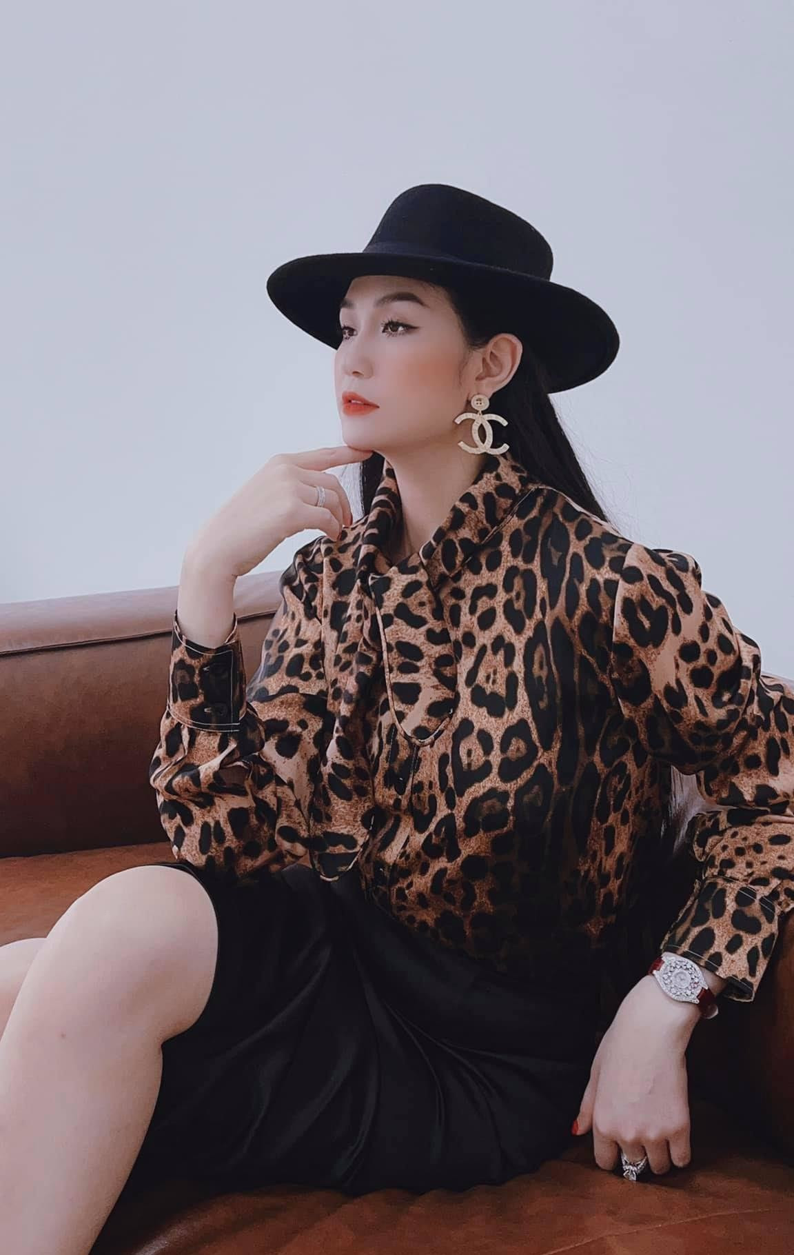 Vo kem 12 tuoi xinh dep, giau co cua Tuan Hung-Hinh-14