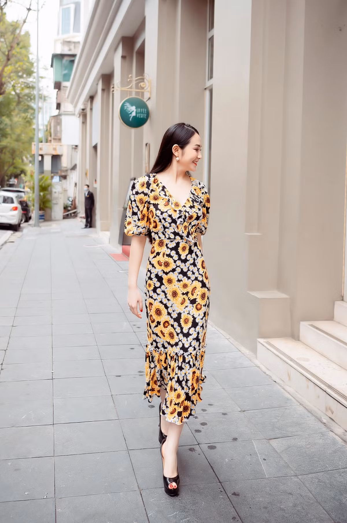 Vo kem 12 tuoi xinh dep, giau co cua Tuan Hung-Hinh-8