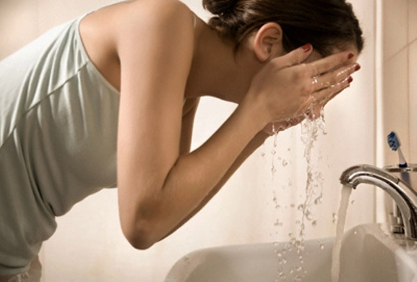 Sai lam khi cham soc da buoi sang ban phai dung ngay hom nay-Hinh-2