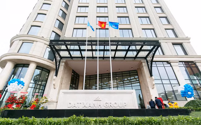 Soi suc khoe tai chinh Dat Xanh truoc khi co phieu lao doc... NDT quay dau