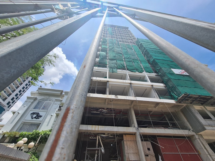 KS Quang Minh xay 15 tang trai phep: Bieu hien cua su “ngo lo” cho vi pham?