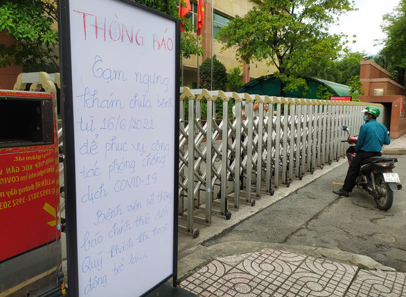 BV Dai hoc Y duoc TP.HCM tam dung tiep nhan benh nhan do co nhan vien duong tinh voi SARS-CoV-2