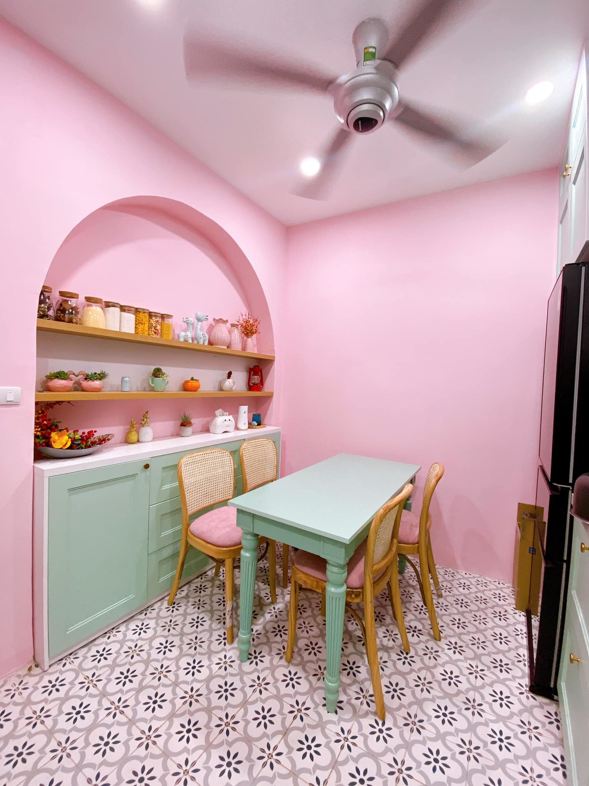 Nha pho nhech nhac thap nien 90 ‘bien hinh’ day kinh ngac sau cai tao-Hinh-4