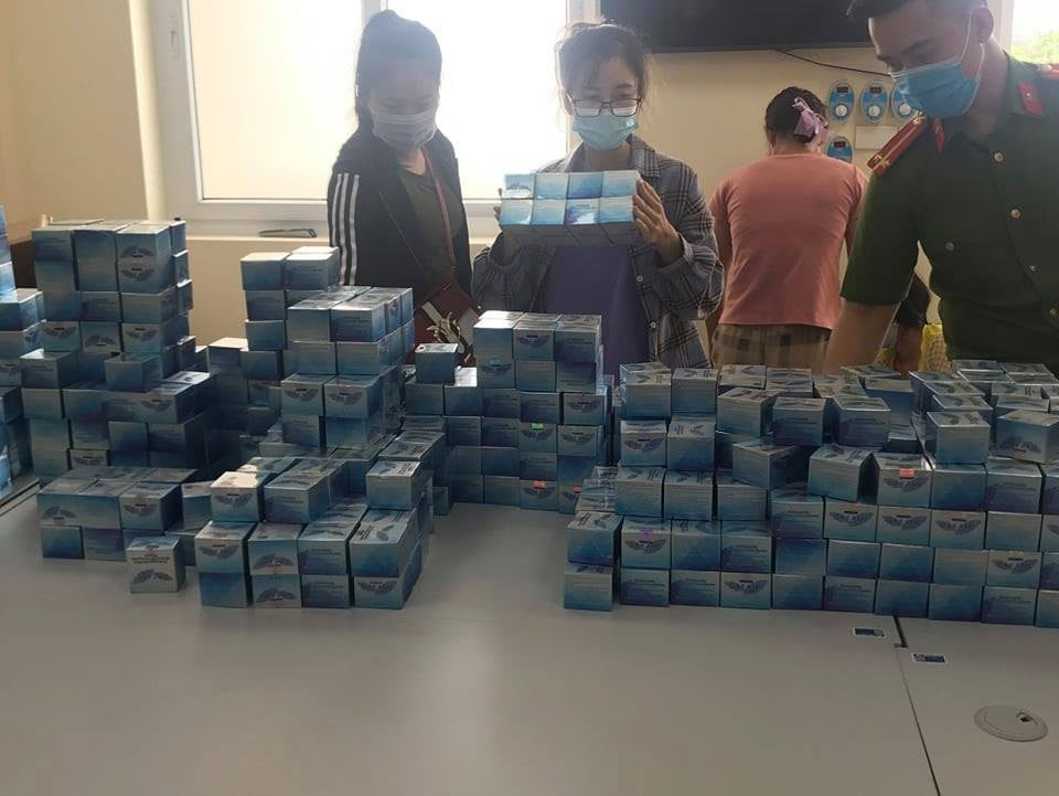 Hot girl san xuat gan 1 tan my pham gia nhan hieu DAKAMI