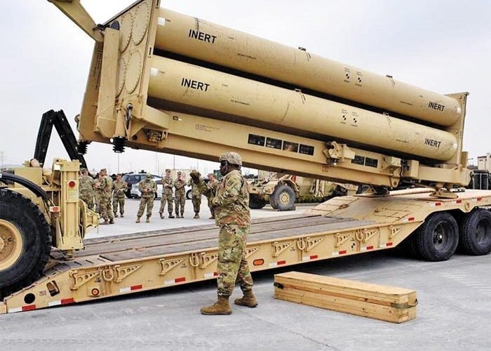 Hệ thống THAAD bao gồm 4 thành phần chính: tên lửa đánh chặn (tên lửa chống tên lửa), xe bệ phóng, đài chỉ huy và trang bị liên lạc, radar.