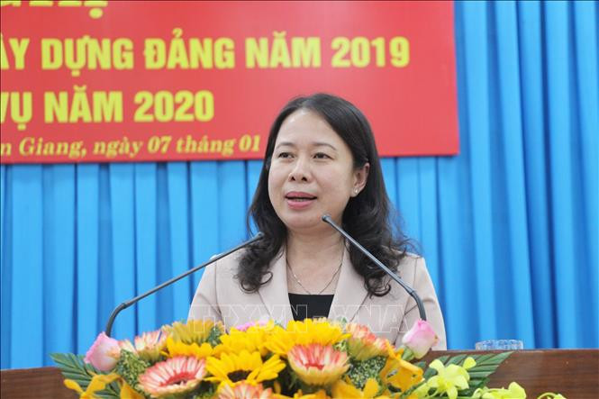  Bà Võ Thị Ánh Xuân - Ủy viên BCH T.Ư Đảng. Chức vụ: Bí thư Tỉnh ủy An Giang, Trưởng đoàn ĐBQH tỉnh An Giang. Bà Ánh sinh năm 1970, quê quán An Giang. Nhiệm kỳ 2015-2016.