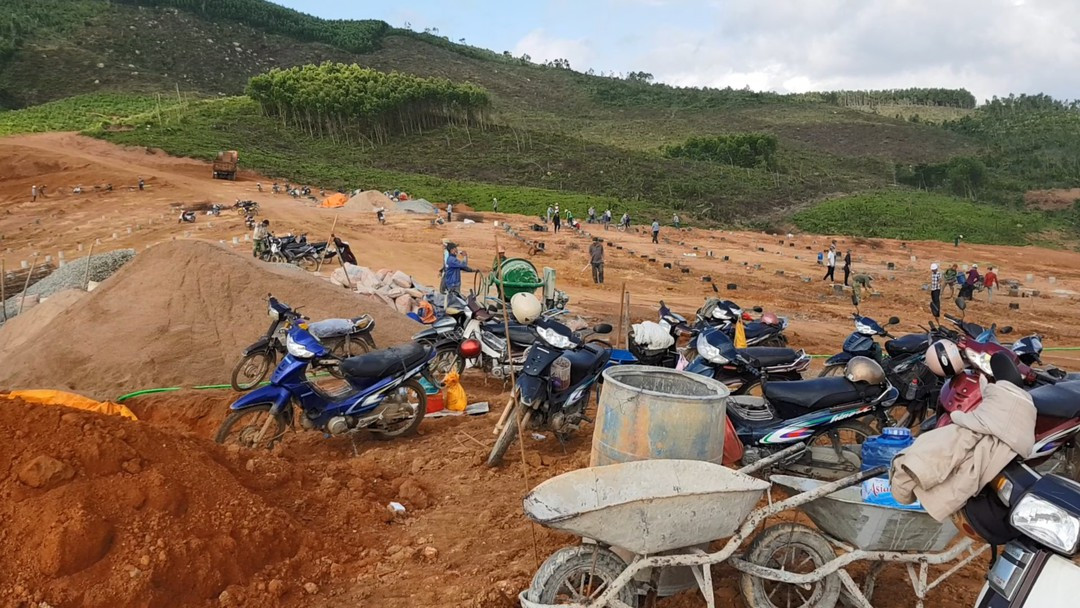  Đình chỉ công tác phó tổng giám đốc hành xử như giang hồ: Ngày 16/2/2020, ông Phương đến ngăn cản việc san lấp mặt bằng để triển khai dự án Điện mặt trời Xuân Thọ vì cho rằng đất chưa được bồi thường thì liền bị ông Nguyễn Văn Biền, Phó Tổng Giám đốc Công ty Cổ phần Điện Quang Phú Khánh chỉ đạo 1 số người khác bắt giữ, trói tay ra sau, đánh đập rồi ném lên thùng xe bán tải phơi nắng trước lán trại công ty.