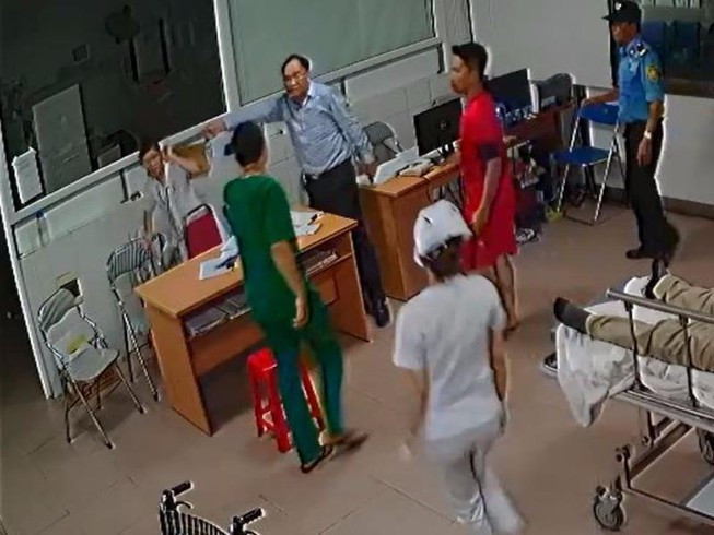 Ngày 27/9/2017,Công an TP Vinh, Nghệ An cho biết ông Nguyễn Đình Hoàng Thắng, giám đốc Công ty cổ phần xây lắp Tân Thắng, đã nộp phạt 3,6 triệu đồng với hành vi "cố ý gây thương tích hoặc gây tổn hại cho sức khỏe người khác". Ông Thắng là người hành hung một nữ bác sĩ của Bệnh viện Đa khoa 115 Nghệ An.