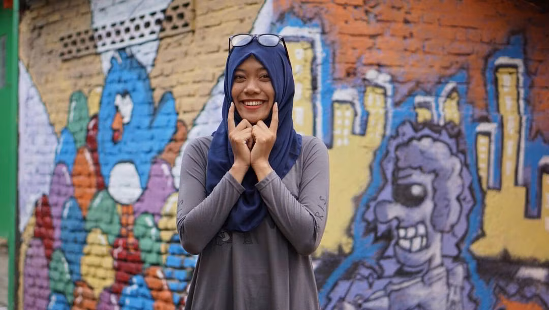 Người khởi xướng ra ý tưởng này, ông Slamet Widodo 54 tuổi cho biết: "Ý tưởng đem lại bộ mặt mới cho Kampung Pelang được nảy ra sau khi tôi thấy những khu Kampung Warna-warni và Kampung Tridi ở Malang. Chúng đều thật thu hút. Mong rằng Kampung Pelang cũng sẽ trở thành nơi đáng đến nhất mỗi khi du lịch đến Indonesia".