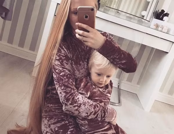 Nhiều người gọi Lianne là 'công chúa Rapunzel', song con gái 3 tuổi của cô lại không nhận ra điều đó.