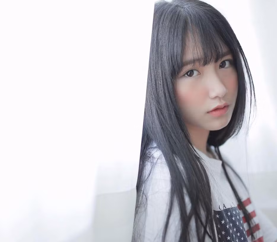 Hình ảnh dịu dàng, nữ tính của thiếu nữ 18 tuổi.