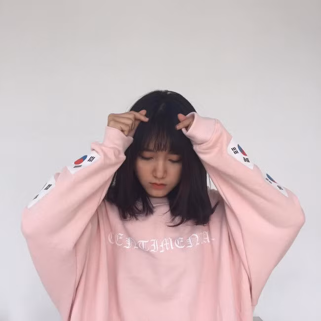 Vẻ ngoài vừa cá tính, vừa đáng yêu của Phương Nhi được nhiều dân mạng khen ngợi.