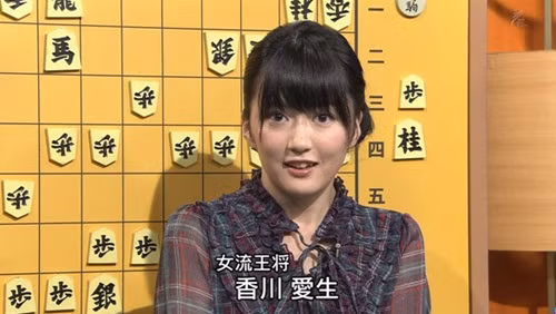 Cô nàng cũng được coi là hình mẫu của việc vừa sở hữu trí tuệ vừa sở hữu nhan sắc vượt trội, truyền cảm hứng chơi cờ Shogi cho rất nhiều người. Không chỉ trong nước, Kagawa còn khiến nhiều bạn bè quốc tế biết đến bộ môn cờ tướng Shogi độc đáo của đất nước mình.