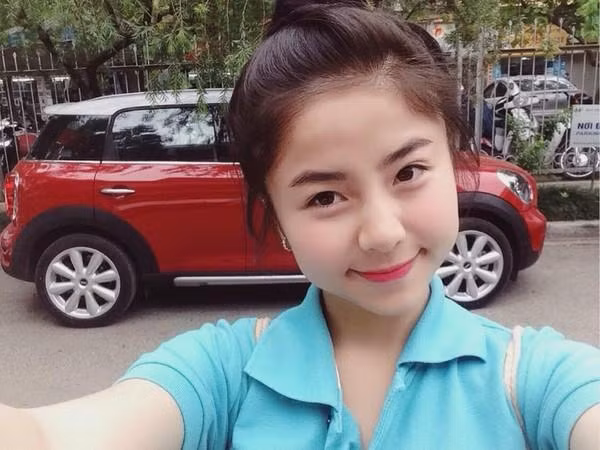 Nam Thương ghi dấu ấn mạnh mẽ với cư dân mạng bằng vẻ ngoài xinh xắn và đáng yêu cùng việc là vợ của anh chàng "đẹp trai nhiều người yêu" Ba Duy đình đám một thời. Nhiều người ưu ái còn dành tặng cho Nam Thương biệt danh "cô nàng sở hữu gương mặt tròn đẹp nhất Việt Nam".