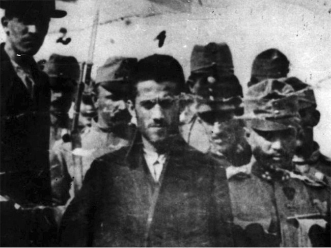 Người cầm đầu “Bàn tay đen” là đại tá Dragutin Dimitrijevic, bí danh Apis, đã lên kế hoạch cho vụ ám sát. Trong số những người tham gia vụ ám sát thái tử Ferdinand có Nedeljko Cabrinovic.