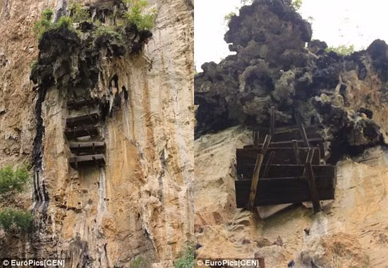 Những ngôi mộ này được cho là tạo ra bởi người Bo, một bộ tộc đã biến mất khoảng 400 năm trước. Mỗi chiếc quan tài được làm từ một thân cây rỗng.