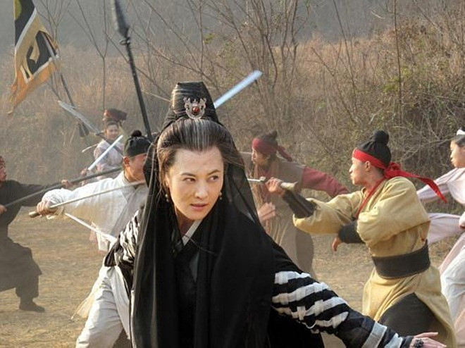 Nếu Lý Mạc Sầu giết Hồng Lăng Ba để tìm đường sống cho bản thân thì Diệt Tuyệt sư thái lại sẵn sàng ra ta giết chết Kỷ Hiểu Phù chỉ vì nàng đem lòng yêu kẻ mà bà căm ghét.