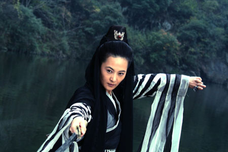 Vì không nghe lời sư phụ, Kỷ Hiểu Phù bị Diệt Tuyệt sư thái lạnh lùng giết chết trong sự bàng hoàng của nhiều môn hộ.