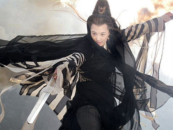 Đối với Chu Chỉ Nhược, Diệt Tuyệt sư thái bắt nàng phải lập lời thề độc không lấy Trương Vô Kỵ làm chồng. Chính vì sự ép buộc này của sư phụ khiến nàng rơi vào bi kịch trong tình yêu, hoảng sợ và bất an khi cố gắng thực hiện những di chúc của sư phụ.