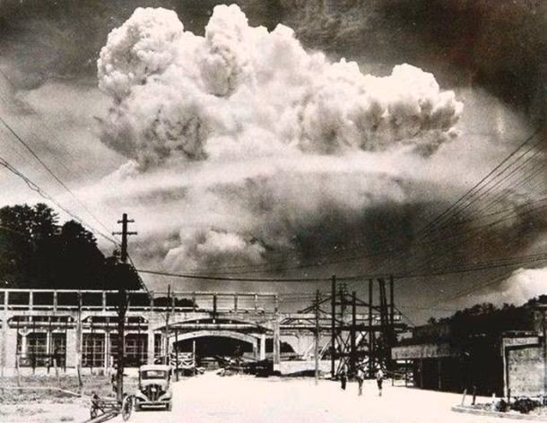 Nagasaki chỉ một vài phút sau khi vụ đánh bom năm 1945. Đây là một khoảnh khắc lịch sử ít ai biết đã được ghi lại.