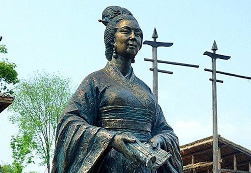 Việc có tiếng nói trong gia tộc cũng như trải qua những rèm pha của người đời là điều không hề đơn giản mà Ba Thanh phải đối mặt. Tuy nhiên, tuyên bố "thủ tiết thờ chồng", không bao giờ tái hôn, cũng như quyết định chèo lái sự nghiệp làm ăn của gia tộc đã góp phần giúp bà "thuận lợi" trong con đường tiếp quản gia sản.