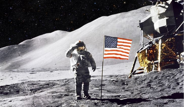 Ngay cả ở đỉnh cao của chương trình Apollo, sau khi 2 phi hành gia Aldrin và Neil Armstrong bước lên bề mặt Mặt trăng, chỉ 53% người Mỹ cho biết họ nghĩ rằng chương trình đáng giá.