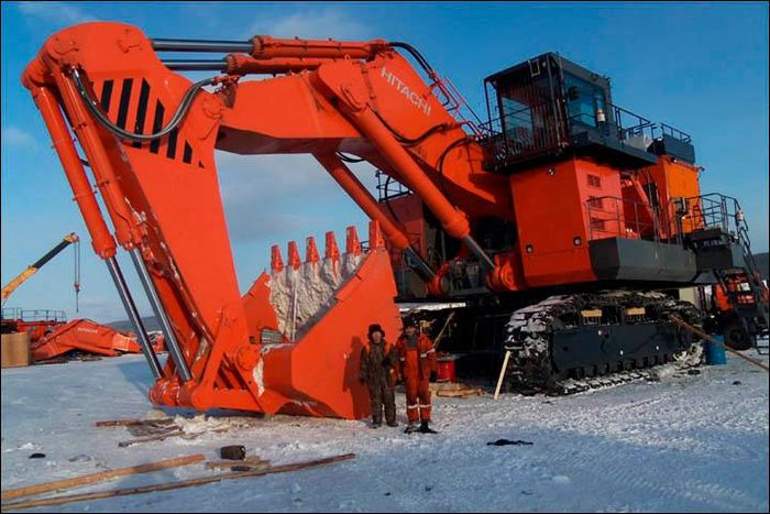 Các tinh thể bạch kim từ khối núi này cũng lần đầu tiên xuất hiện tại Triển lãm Đá quý và Khoáng sản Tucson, Hoa Kỳ vào năm 1993. Thông thường, khoảng 4 tấn bạch kim được khai thác ở đây mỗi năm.