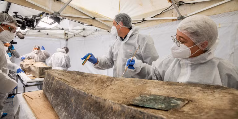 Phat hien soc tu hai co quan tai chon giua Nha tho Duc Ba Paris-Hinh-8