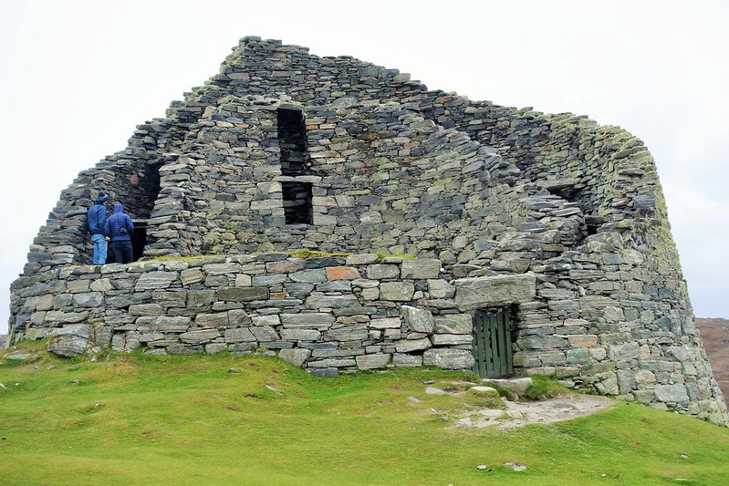 Các học giả đương đại cho rằng, chúng là chỗ ở cho dù chúng có tường dày tới 5m và cao tới 13m.